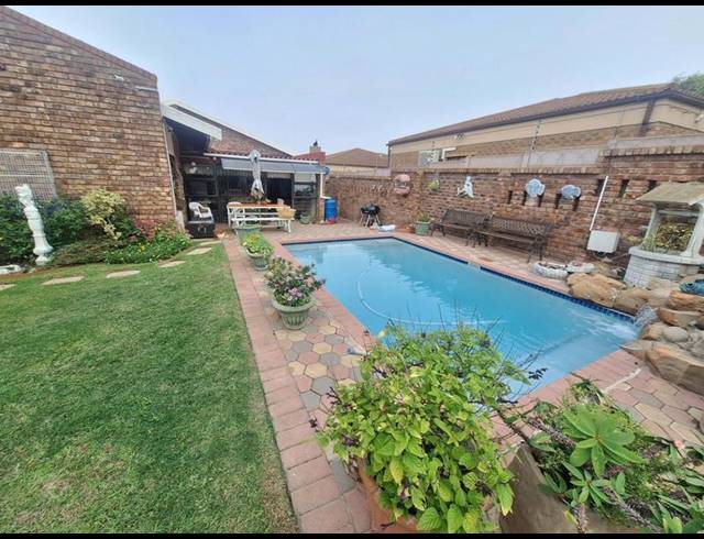 3 BEDROOM HOUSE FOR SALE IN HARTENBOS